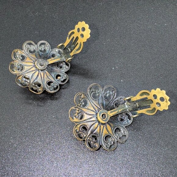 Vintage Clip-on Earrings Metal Filigree in Antique Gold Tone & Marquise Centre - Picture 4 of 4